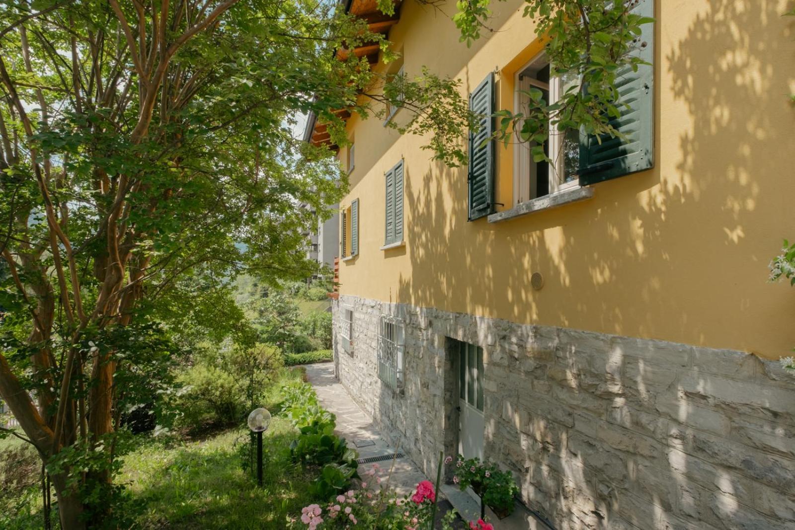 Bed and Breakfast A Casa Di Maria Комо Экстерьер фото